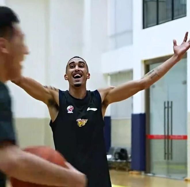 廣東隊積極備戰！奎因心情大好 崔永熙亮相 王少傑歸隊